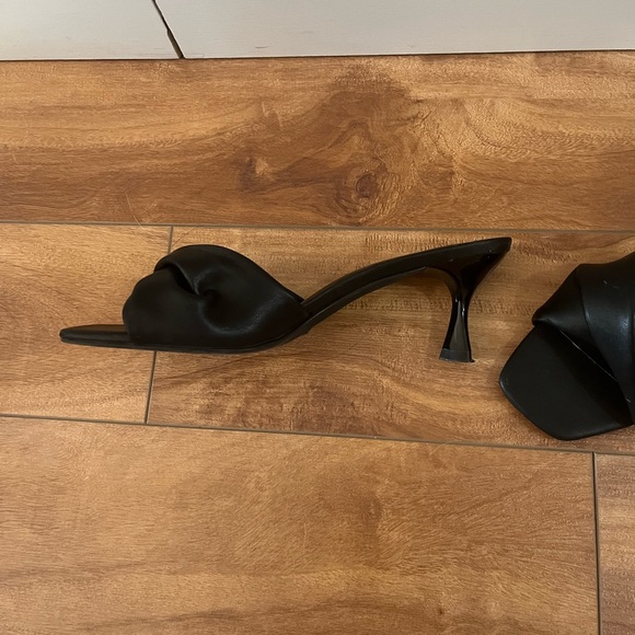 Heels - Picture 3 of 3